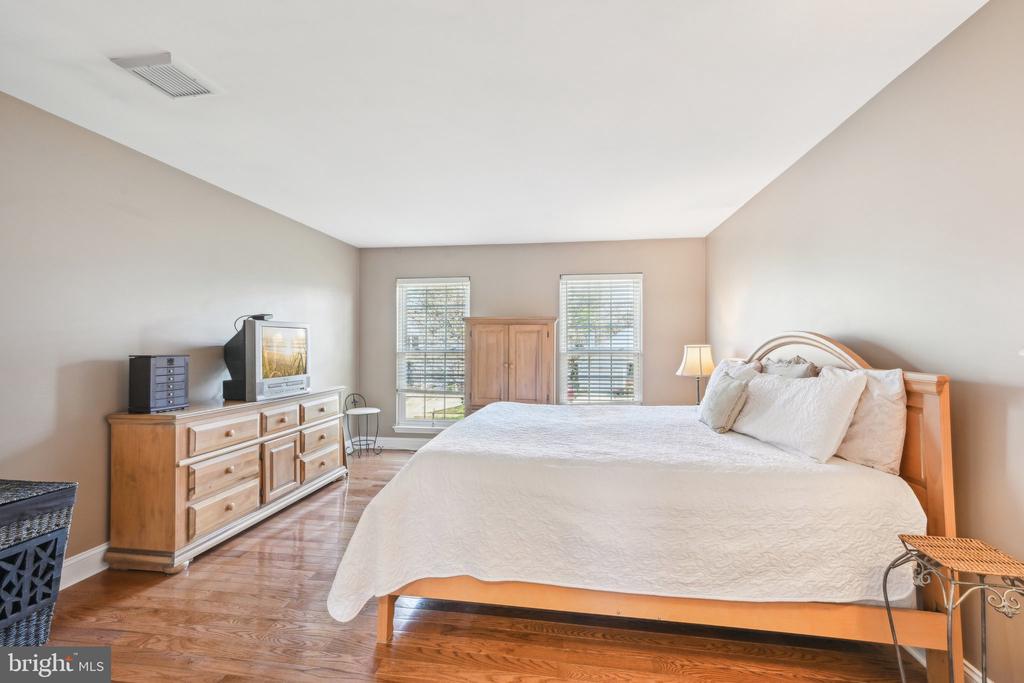 11 Winterset Ln