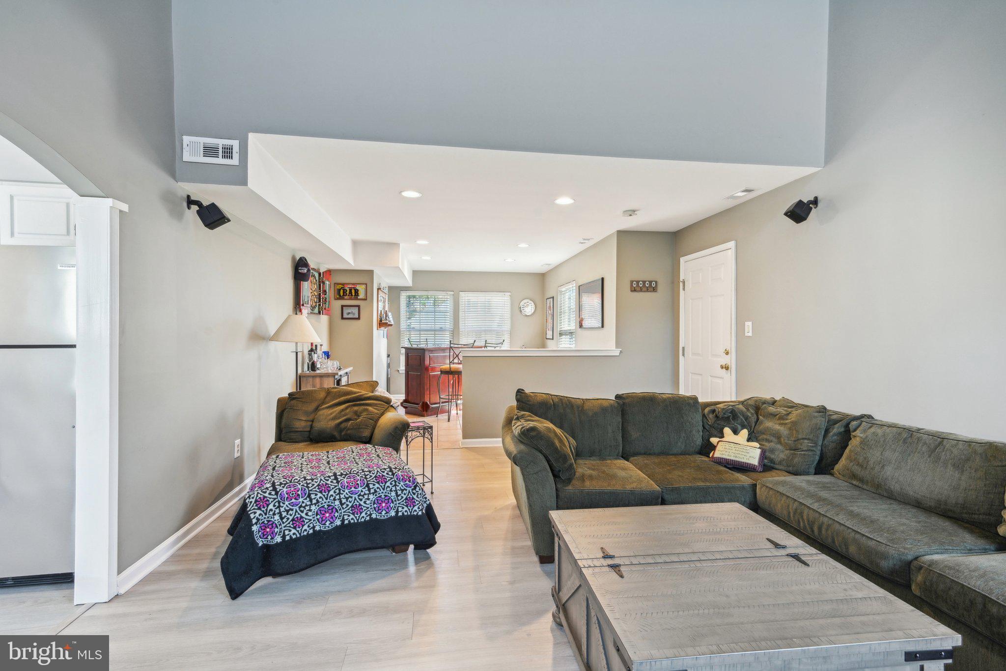 11 Winterset Ln