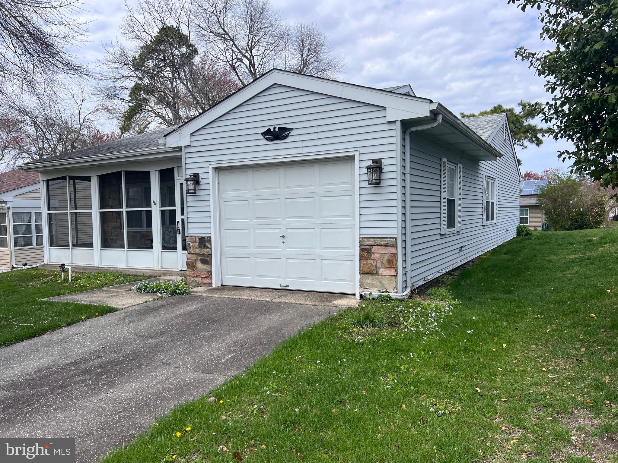 7 Buckingham Dr
