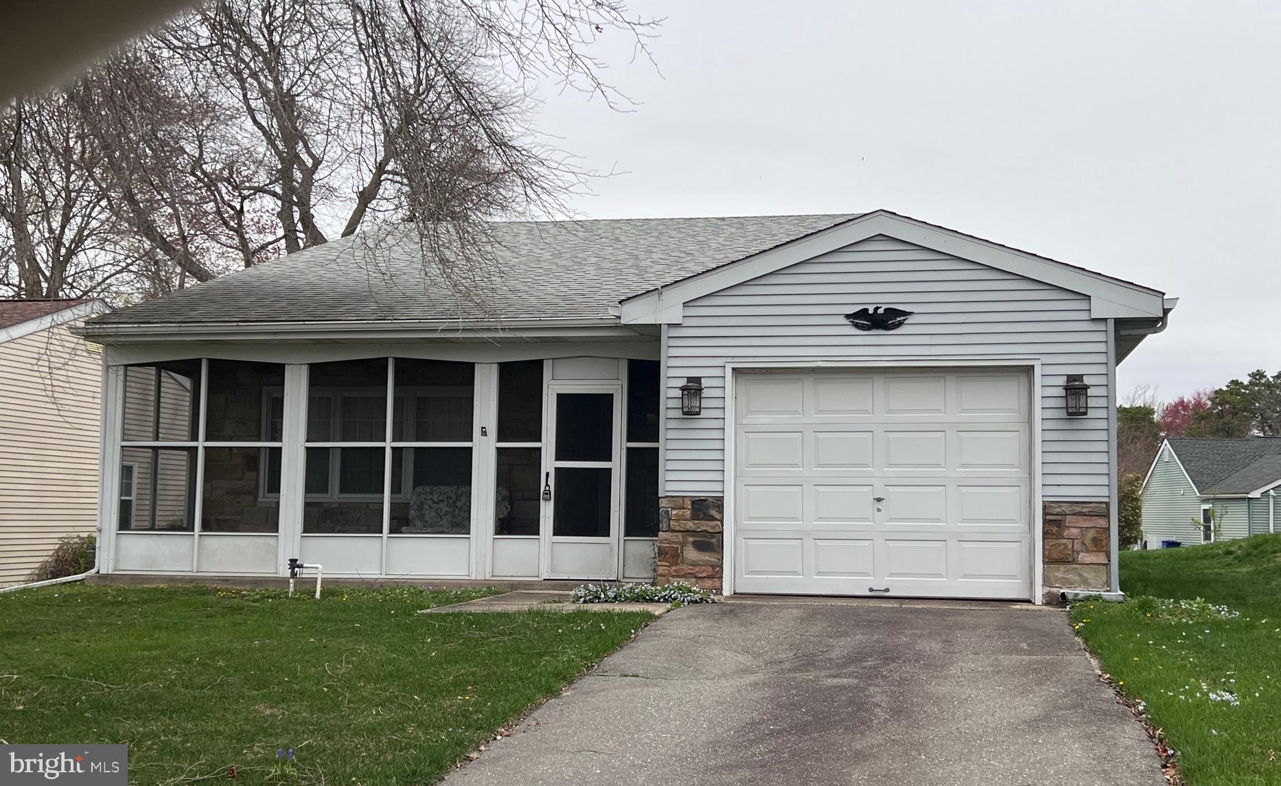 7 Buckingham Dr