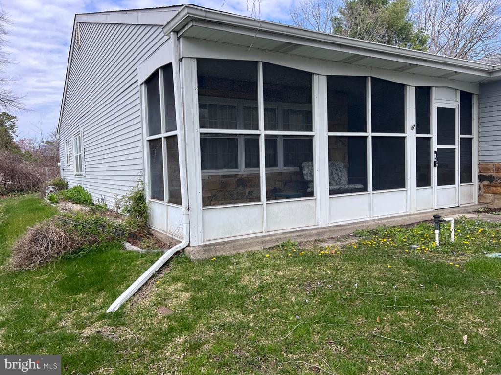 7 Buckingham Dr