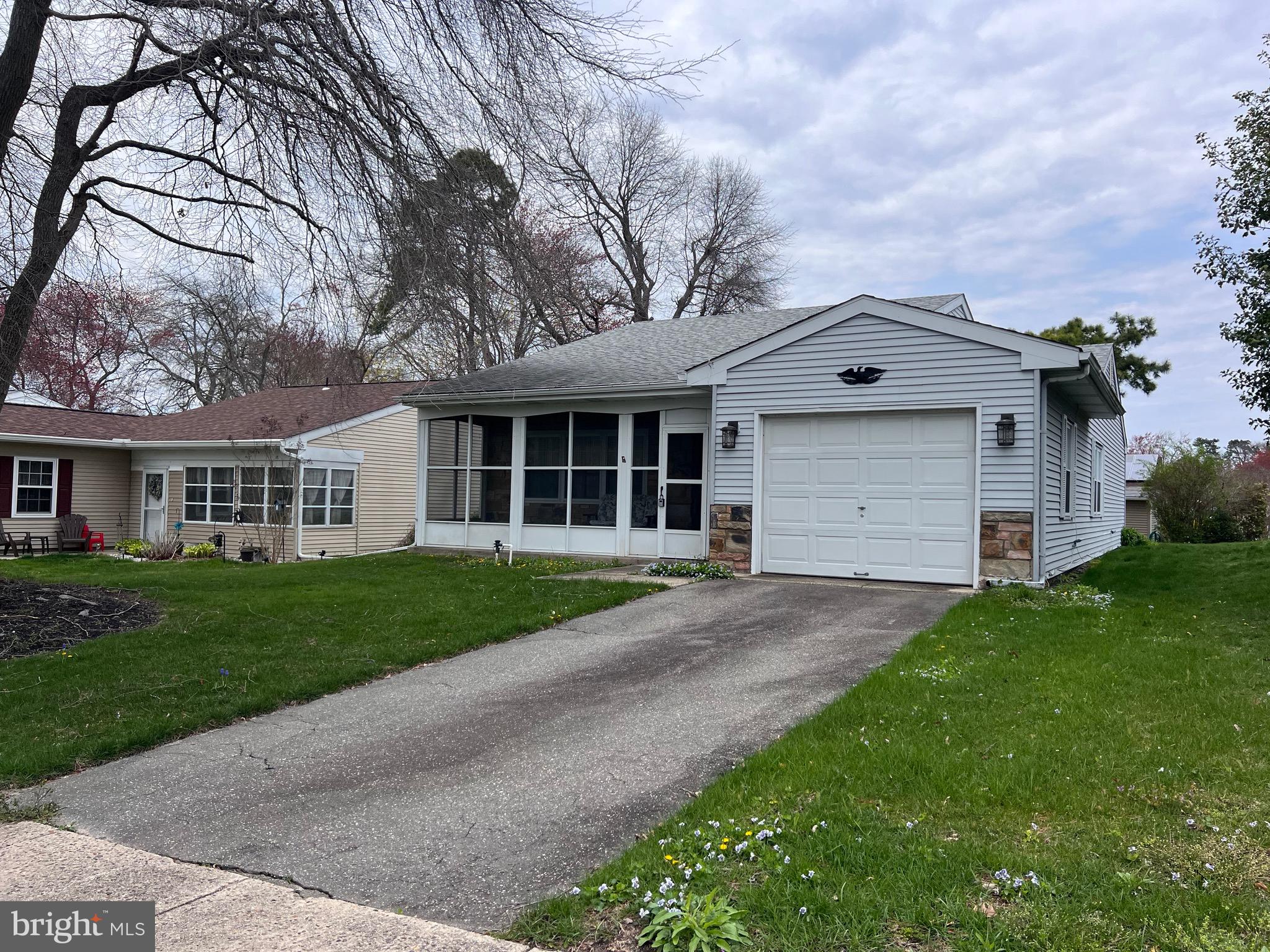 7 Buckingham Dr