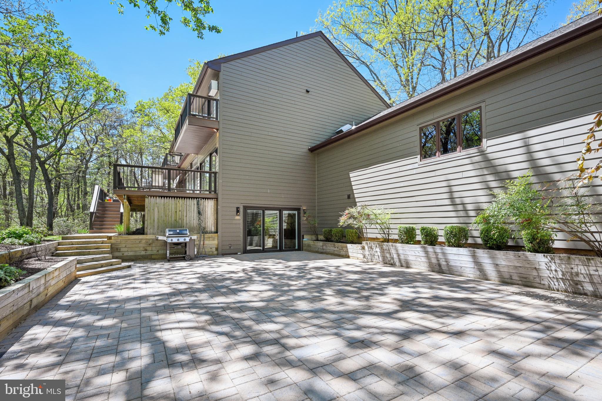 48 Cardinal Ridge Rd