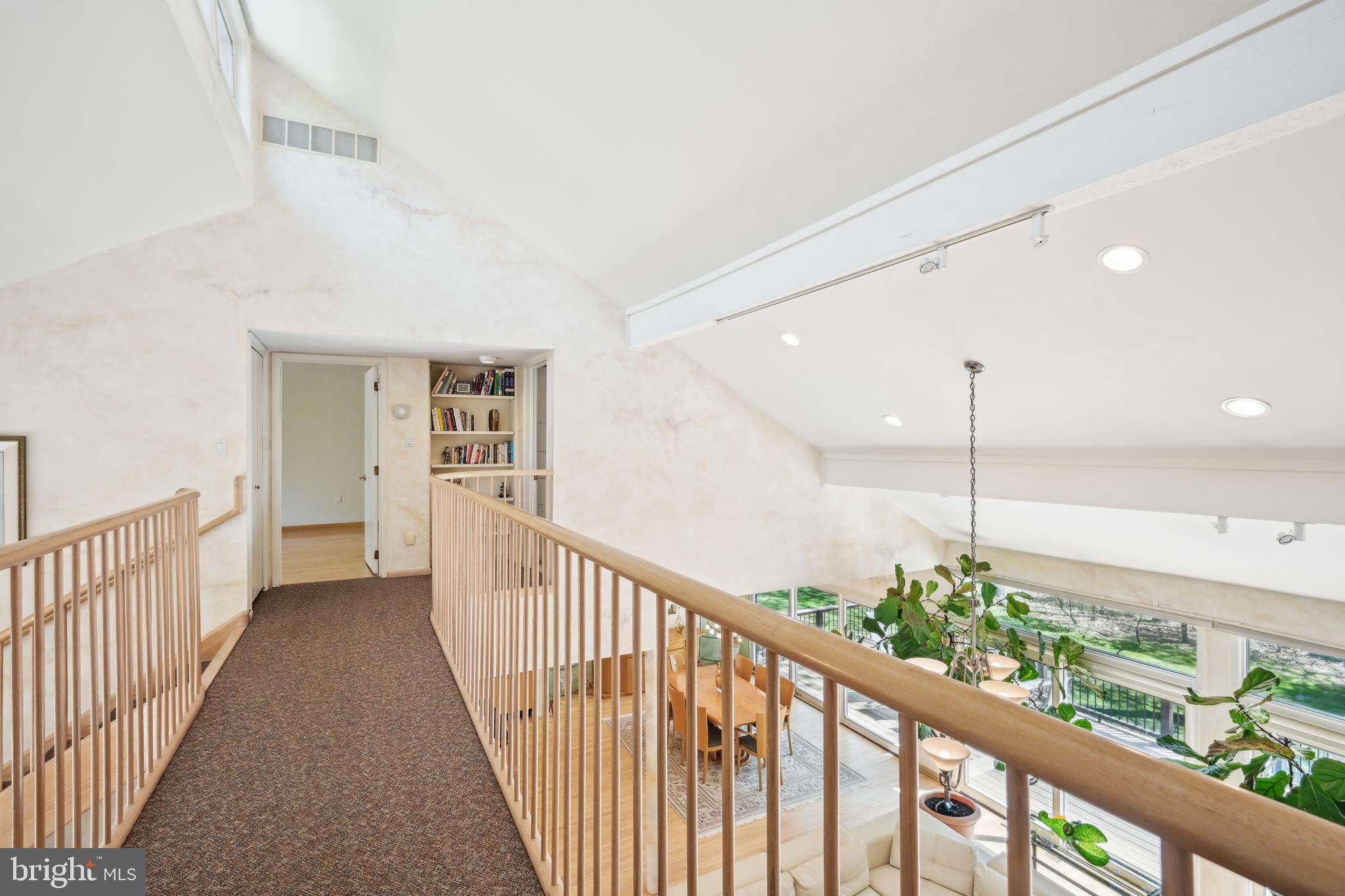 48 Cardinal Ridge Rd