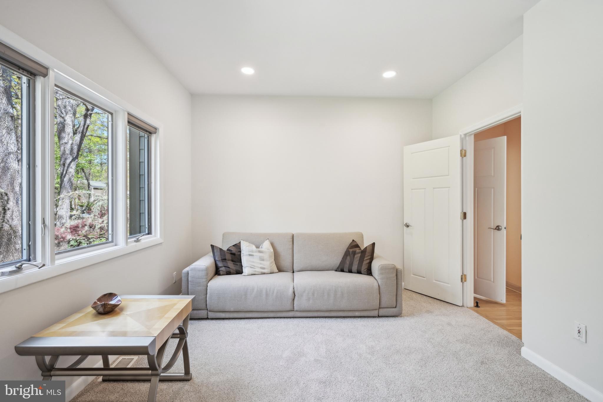 48 Cardinal Ridge Rd