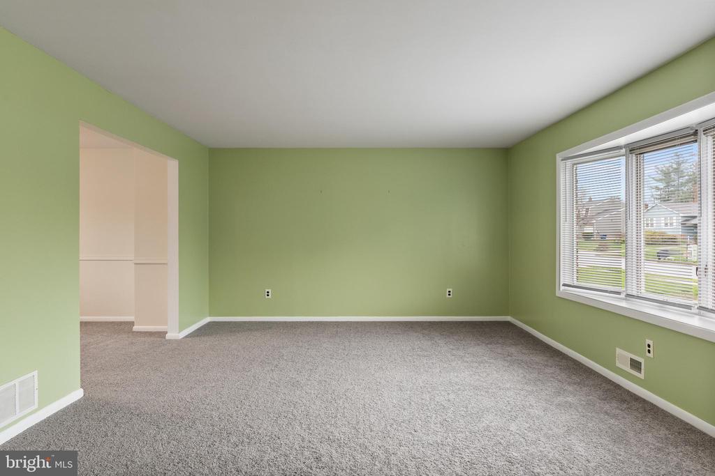 7 Knightswood Dr