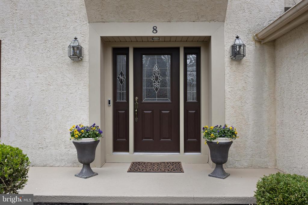 8 Picadilly Cir