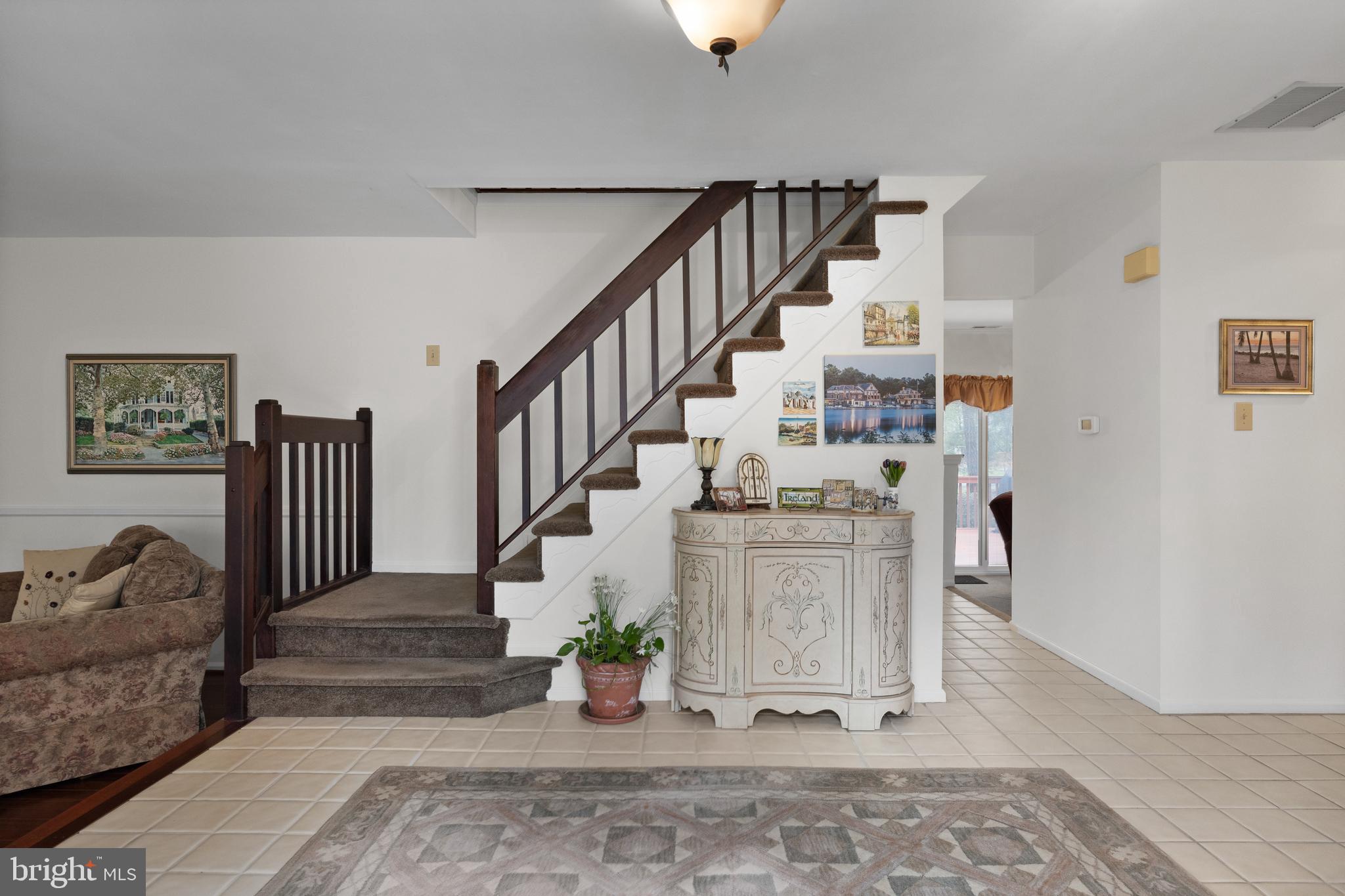8 Picadilly Cir