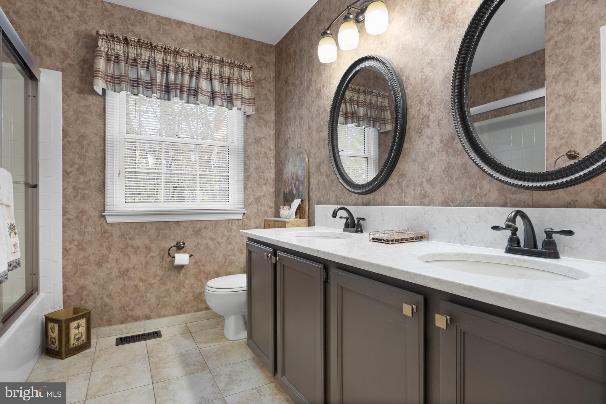 8 Picadilly Cir