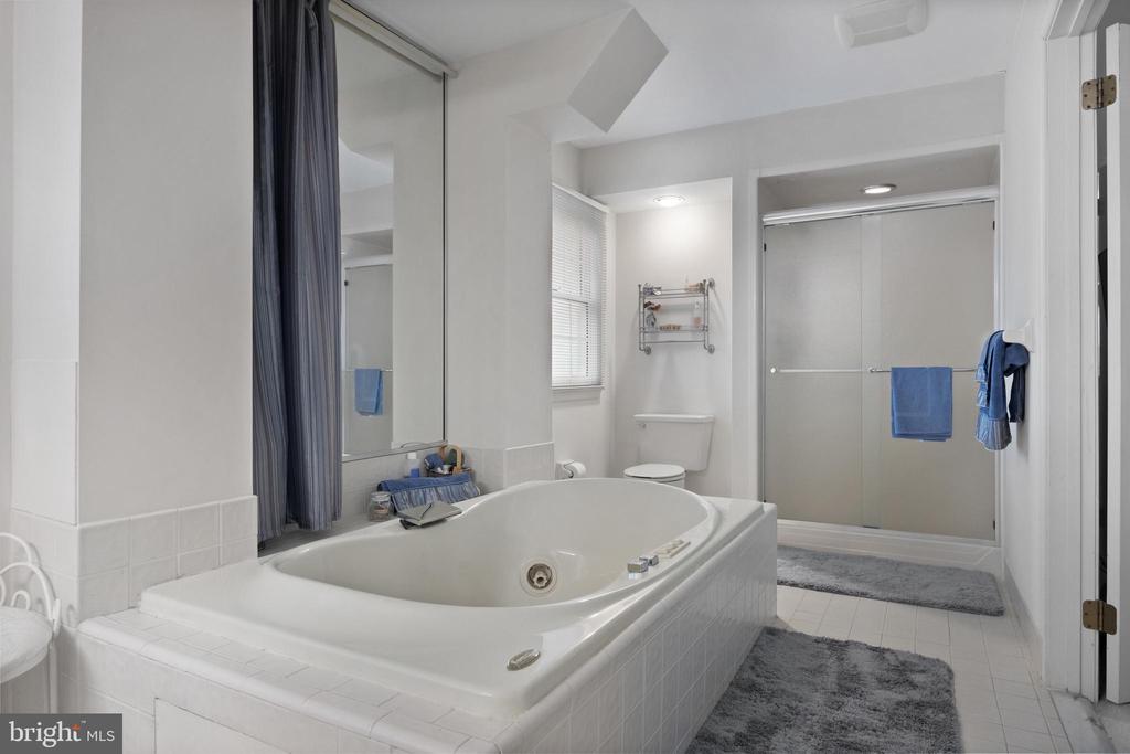 8 Picadilly Cir