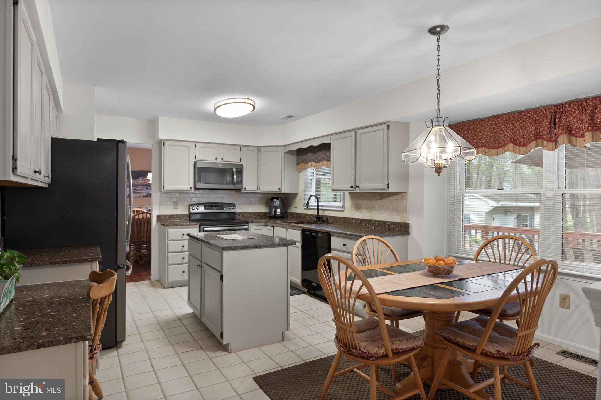 8 Picadilly Cir