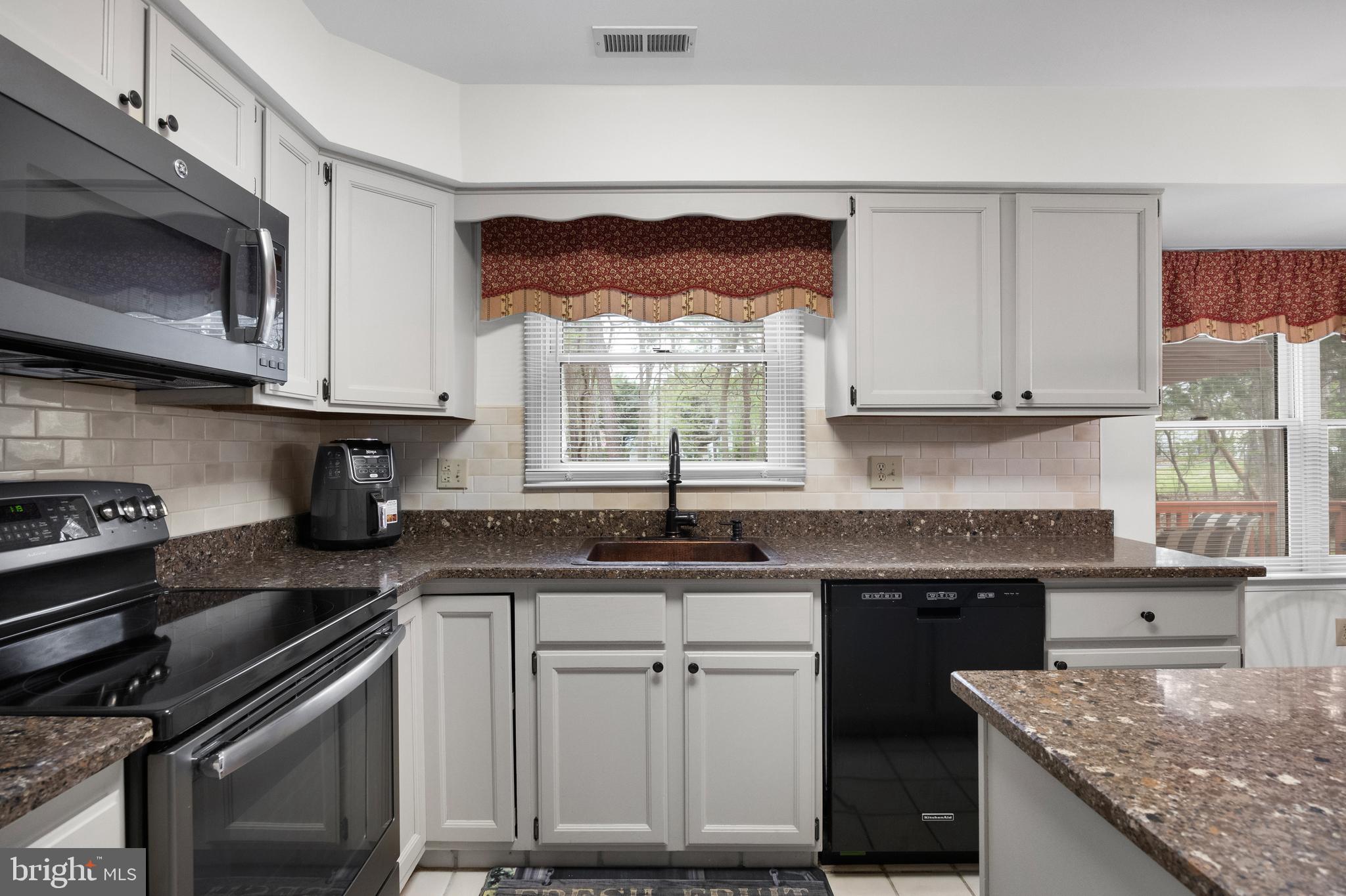 8 Picadilly Cir