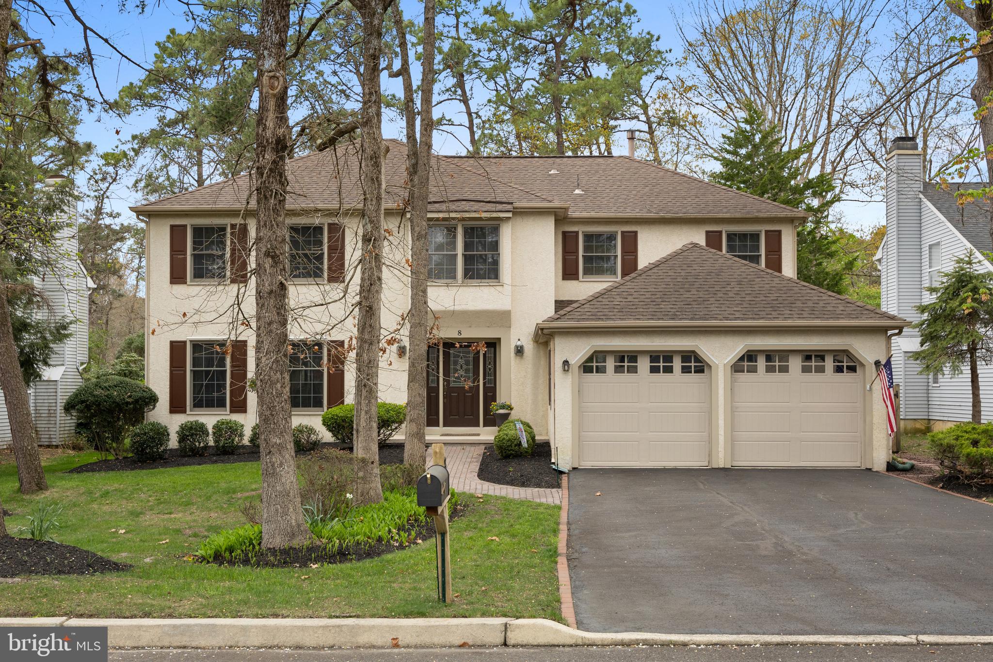 8 Picadilly Cir