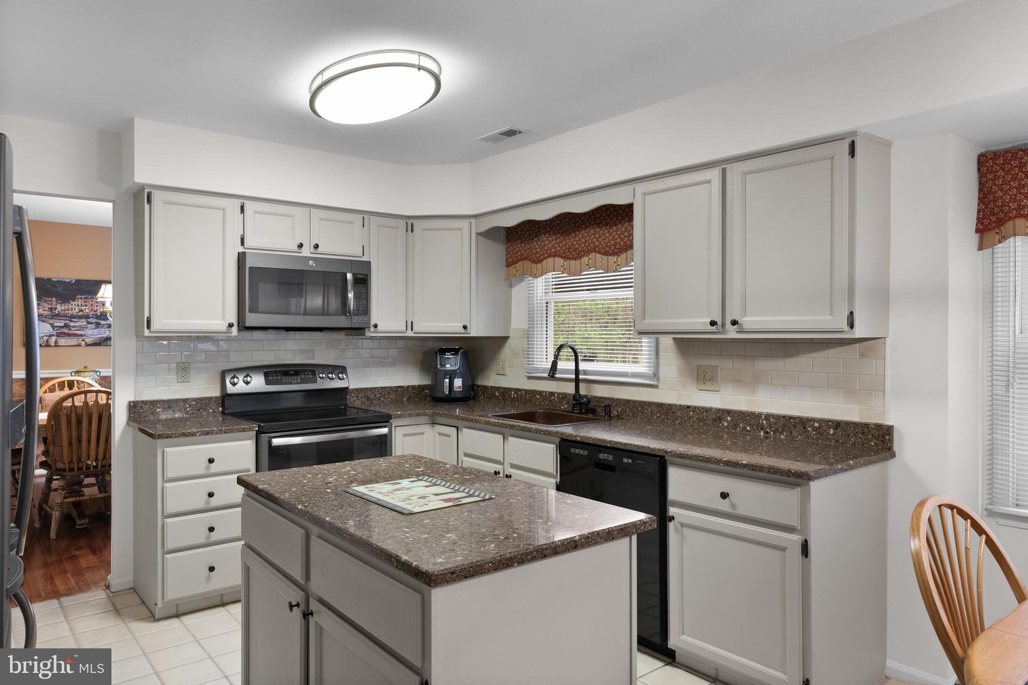 8 Picadilly Cir
