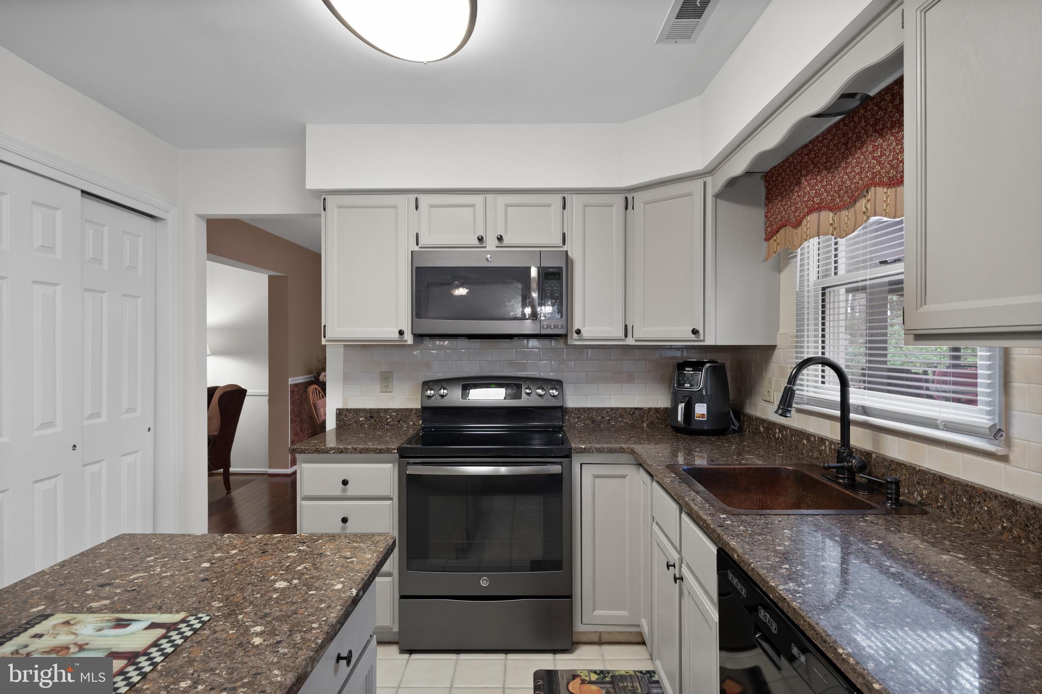 8 Picadilly Cir