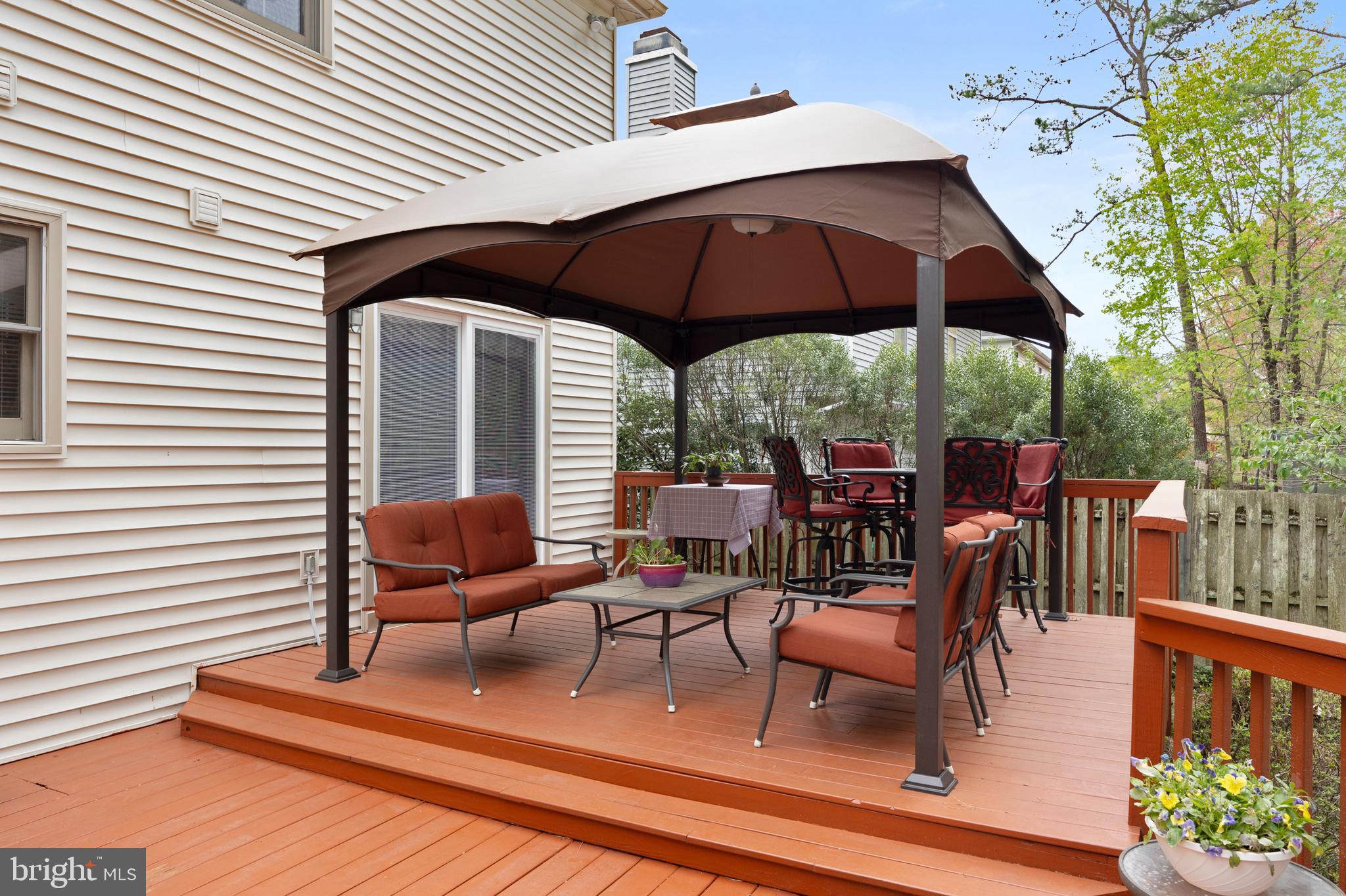 8 Picadilly Cir