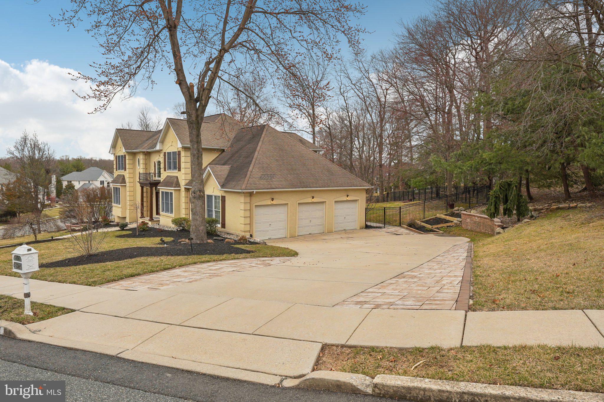 207 Summit Rd