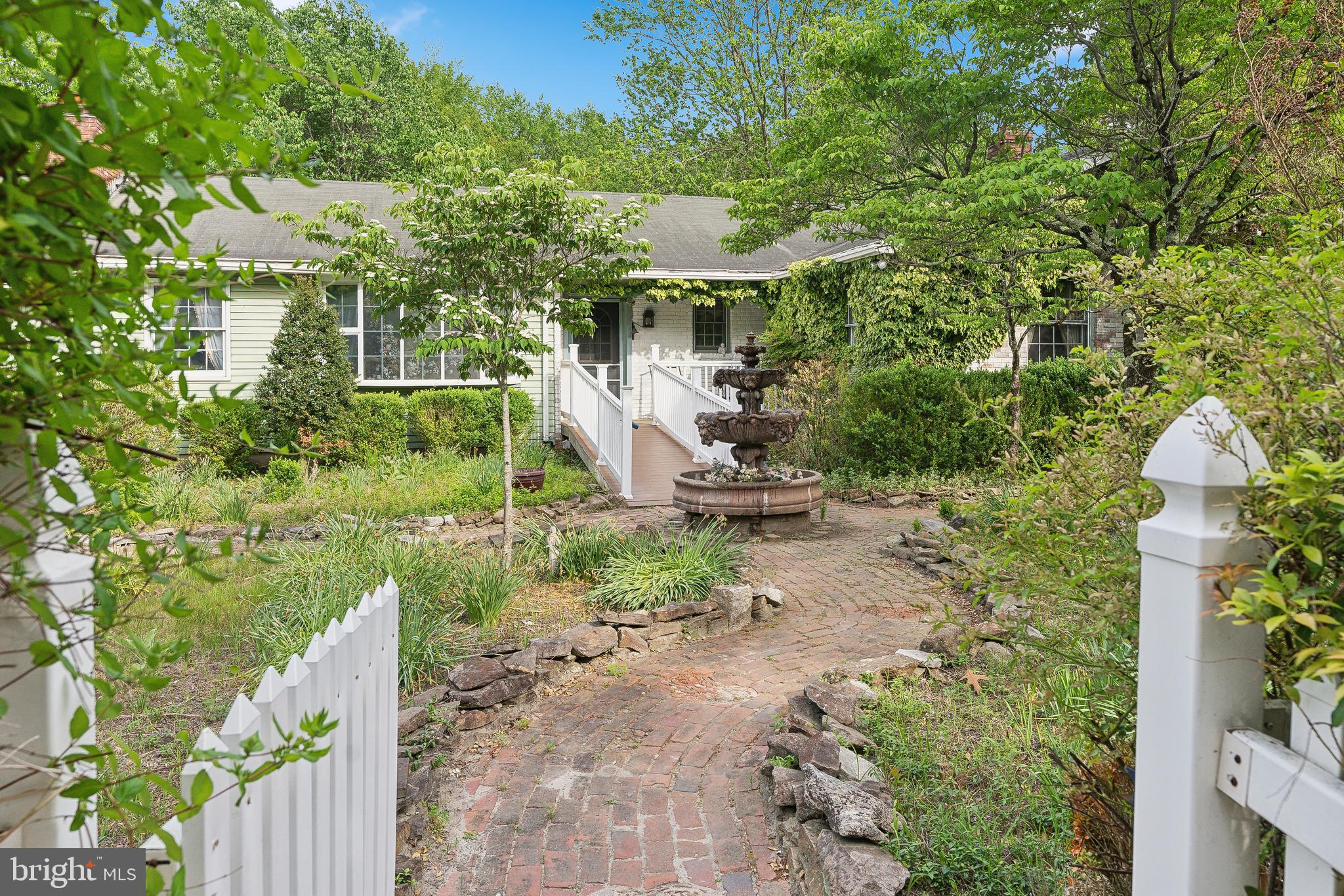 305 Hopewell Rd