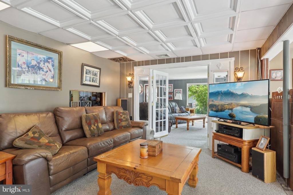 1511 GLENVIEW DRIVE