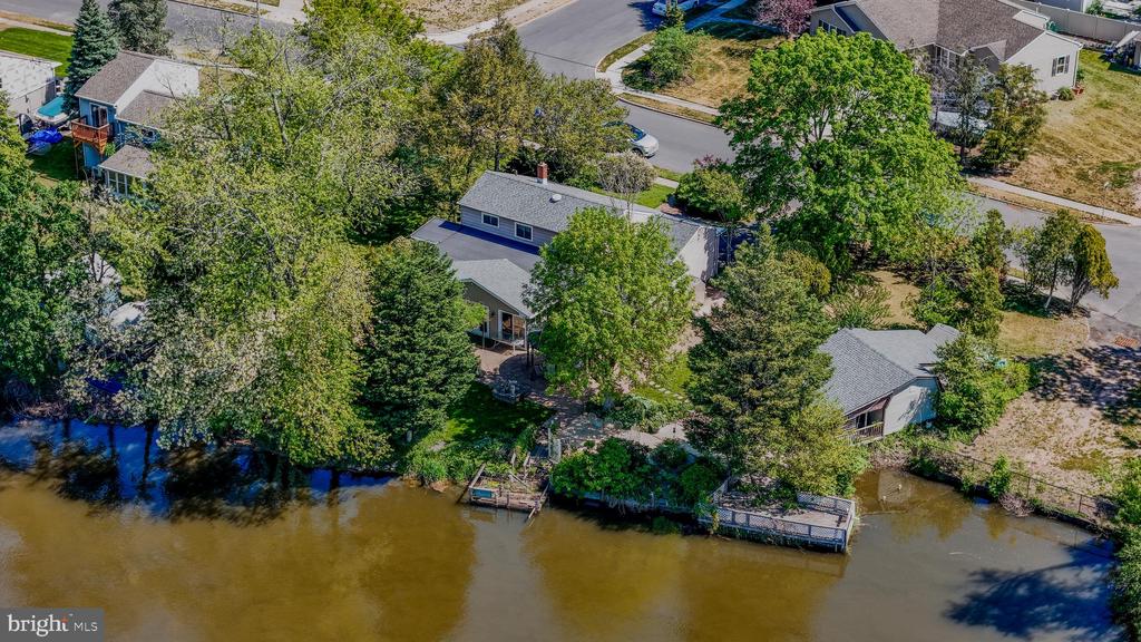 1511 GLENVIEW DRIVE