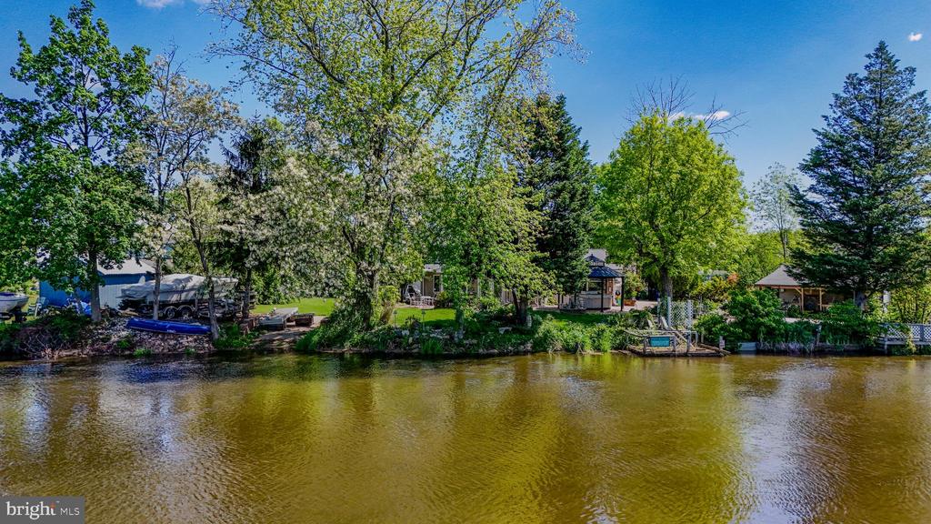 1511 GLENVIEW DRIVE