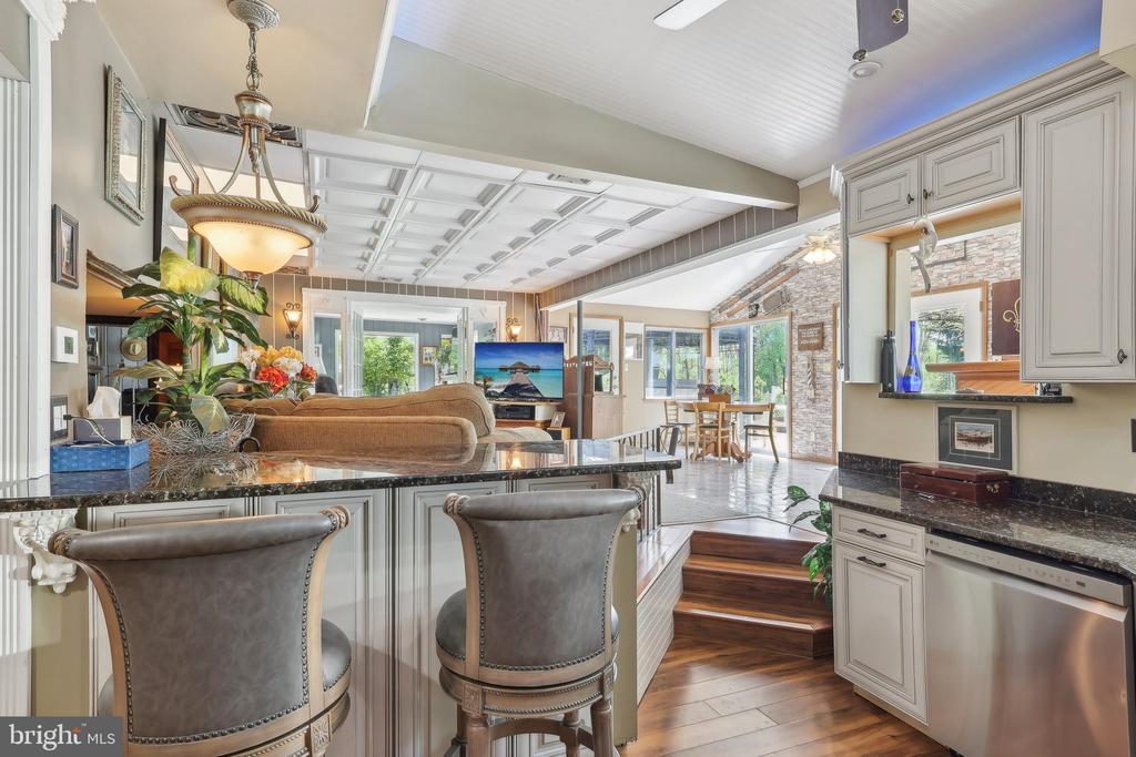 1511 GLENVIEW DRIVE