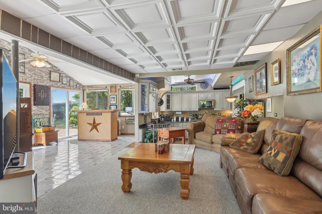 1511 GLENVIEW DRIVE