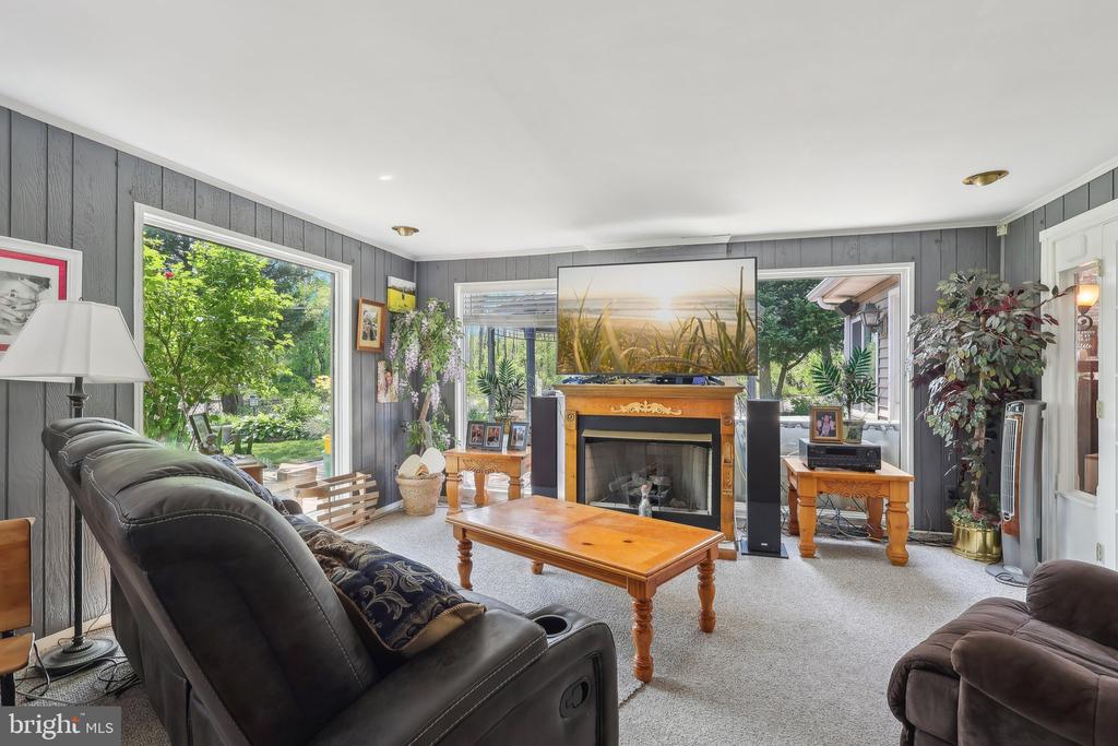 1511 GLENVIEW DRIVE