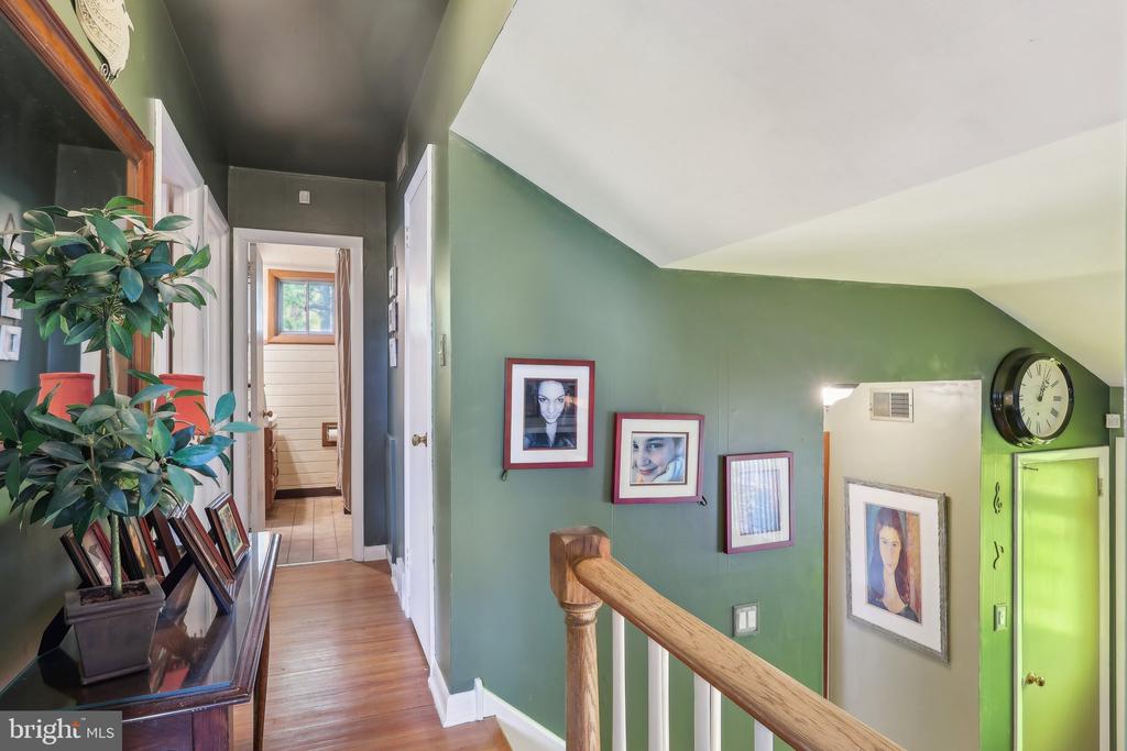 1511 GLENVIEW DRIVE