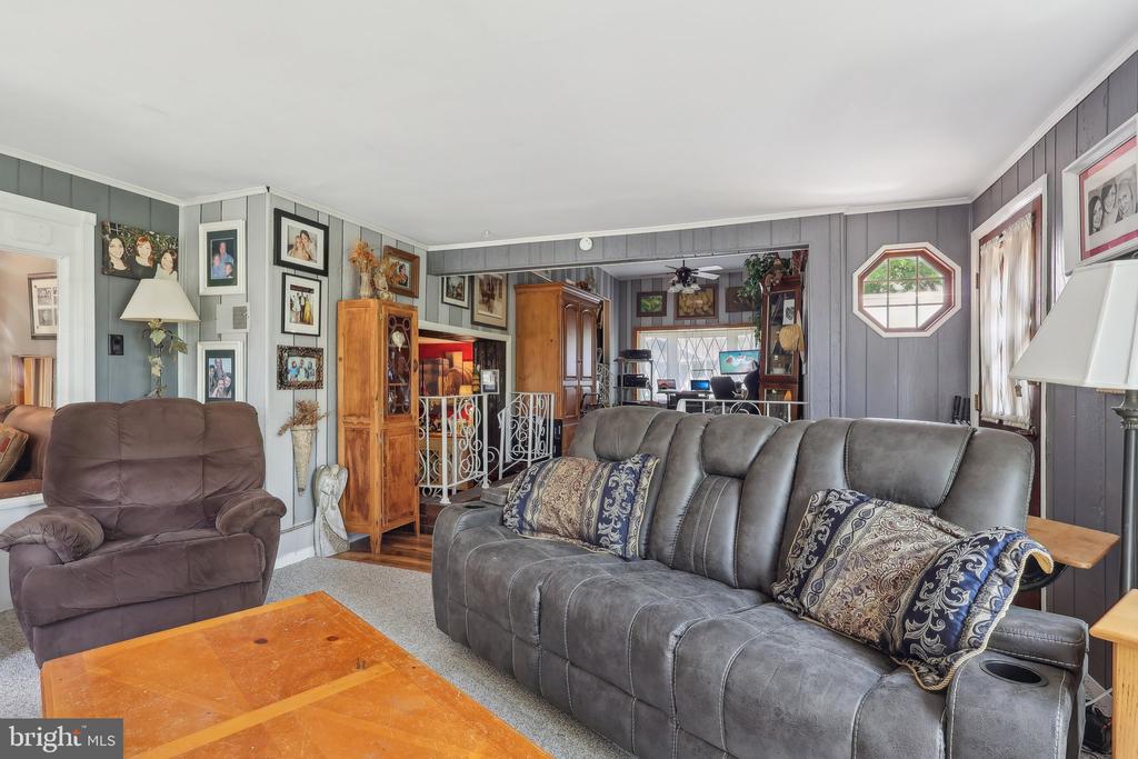 1511 GLENVIEW DRIVE