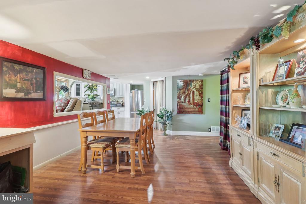 1511 GLENVIEW DRIVE