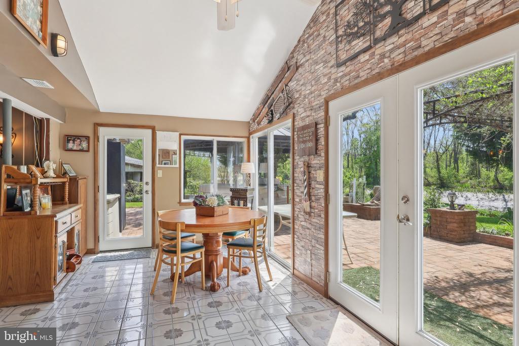 1511 GLENVIEW DRIVE
