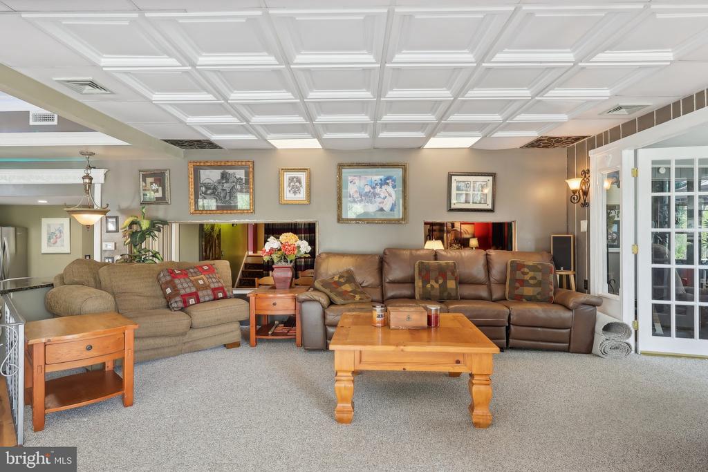1511 GLENVIEW DRIVE