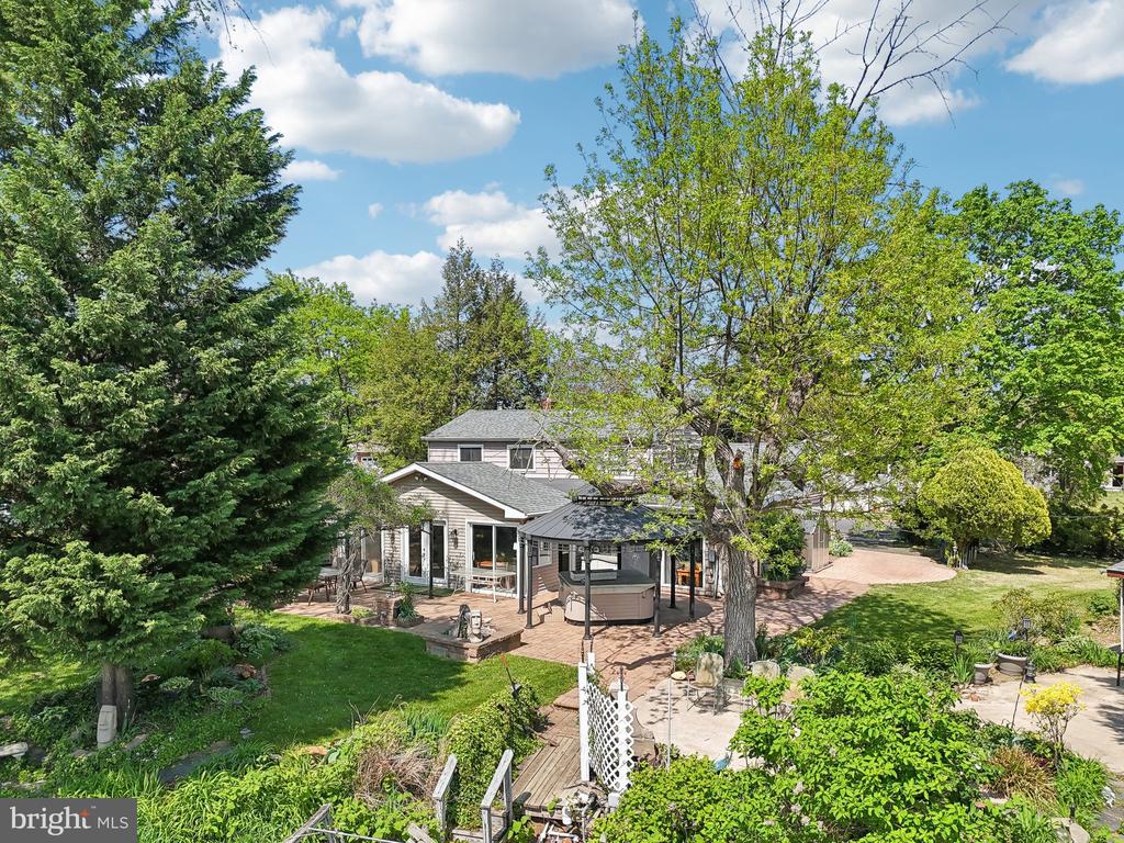 1511 GLENVIEW DRIVE