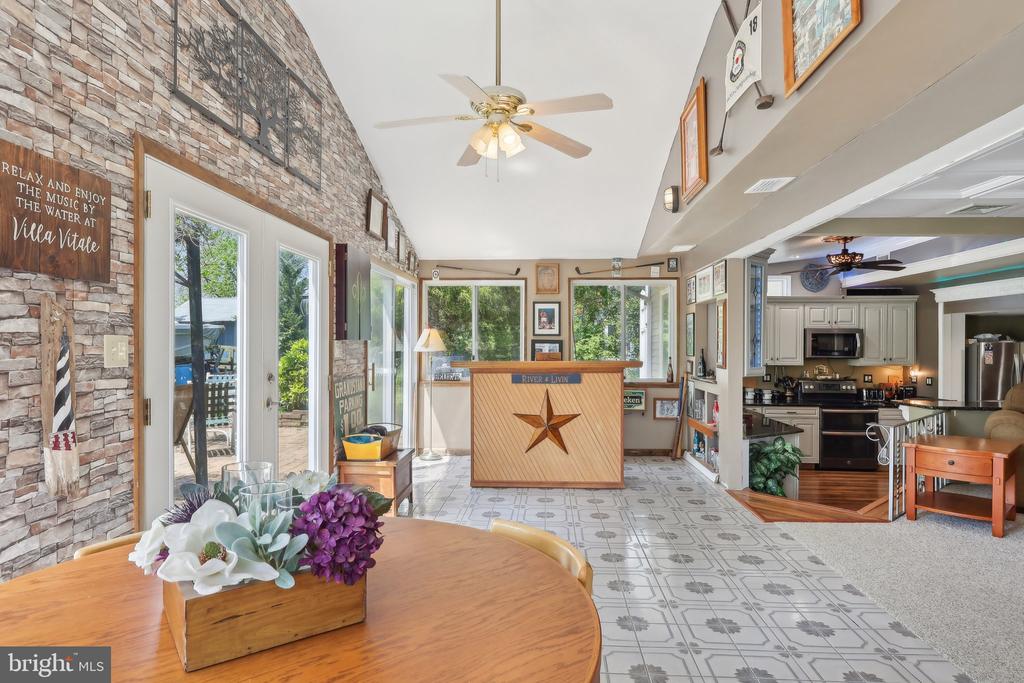 1511 GLENVIEW DRIVE