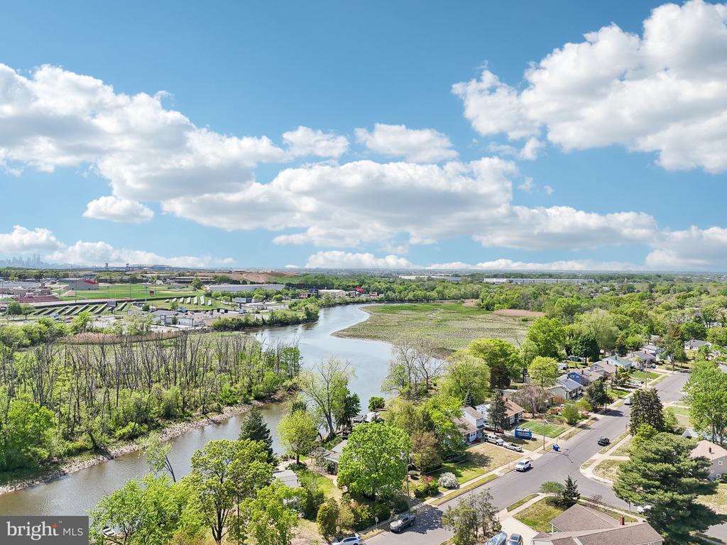 1511 GLENVIEW DRIVE