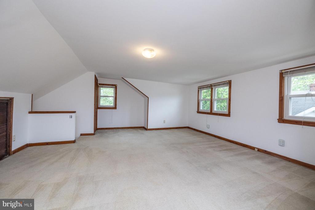 50 W GRADWELL AVENUE