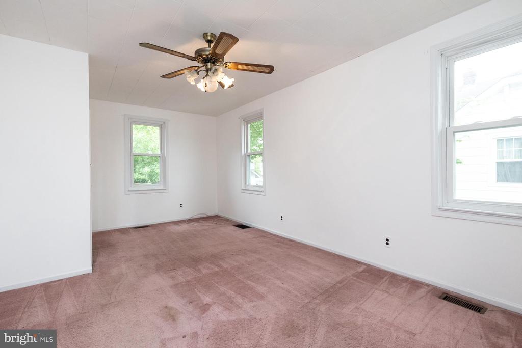 50 W GRADWELL AVENUE