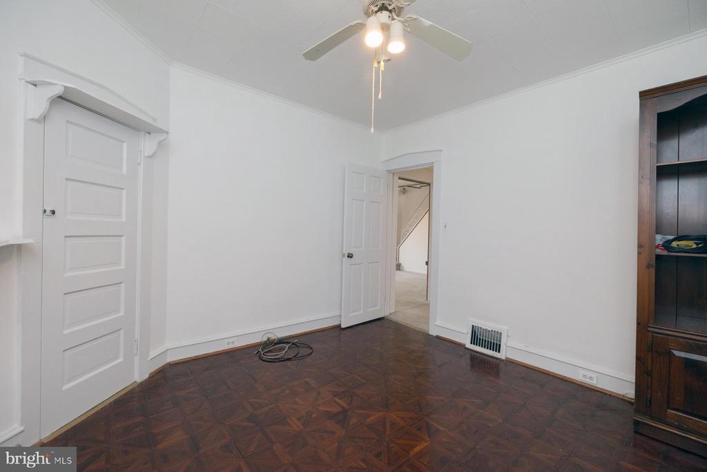 50 W GRADWELL AVENUE