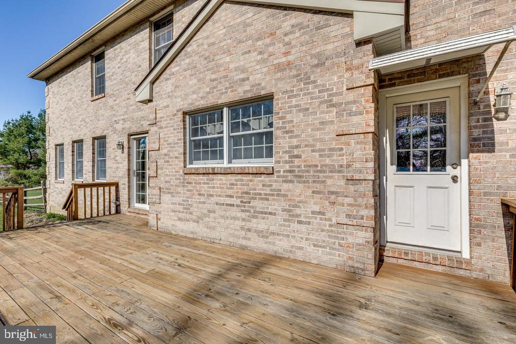 4 MEADOWVIEW DRIVE
