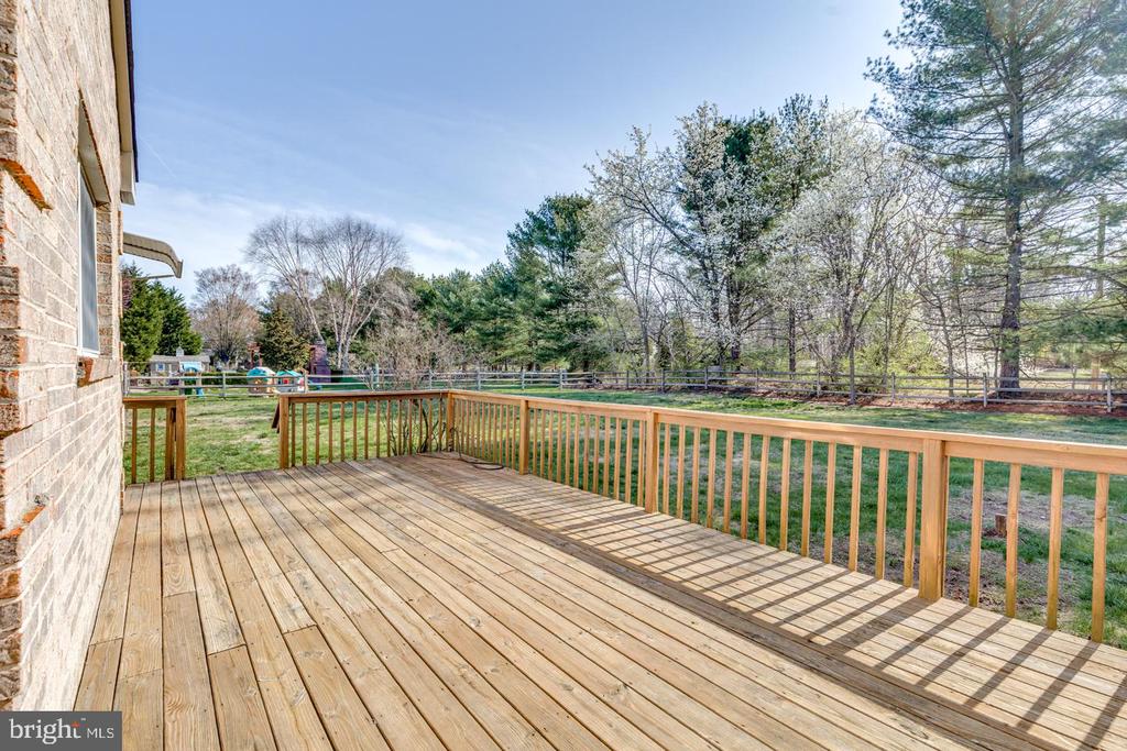 4 MEADOWVIEW DRIVE