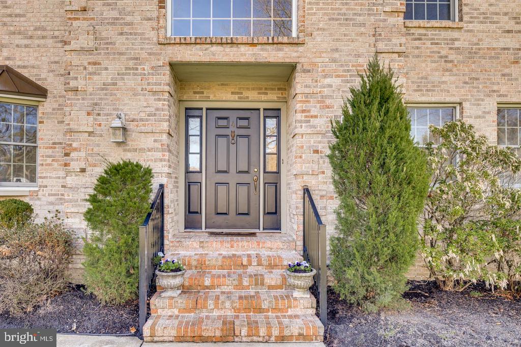 4 MEADOWVIEW DRIVE