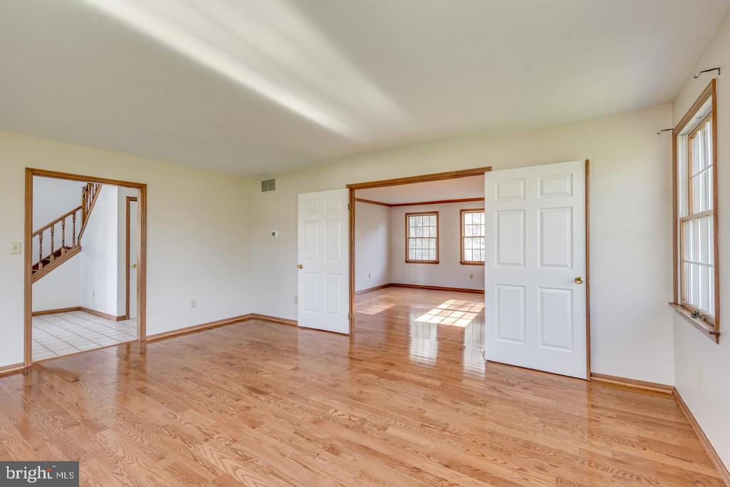 4 MEADOWVIEW DRIVE