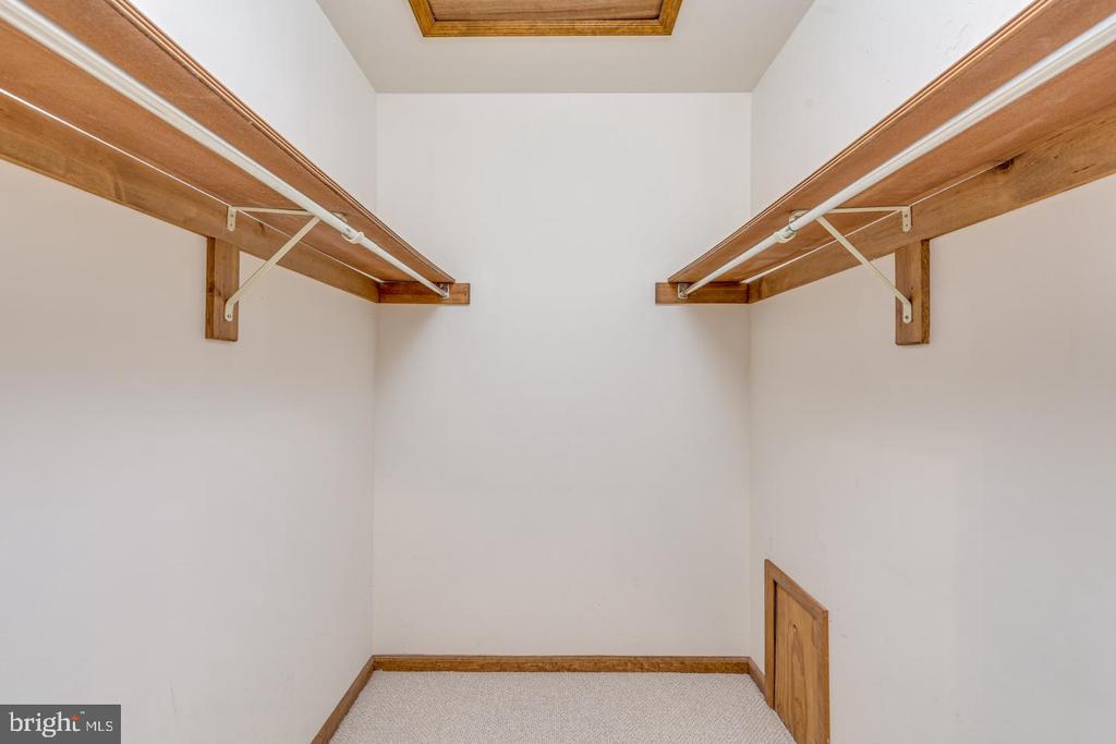 4 MEADOWVIEW DRIVE