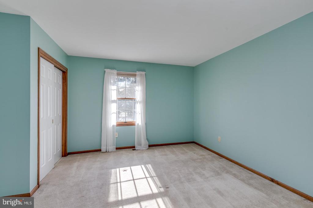 4 MEADOWVIEW DRIVE