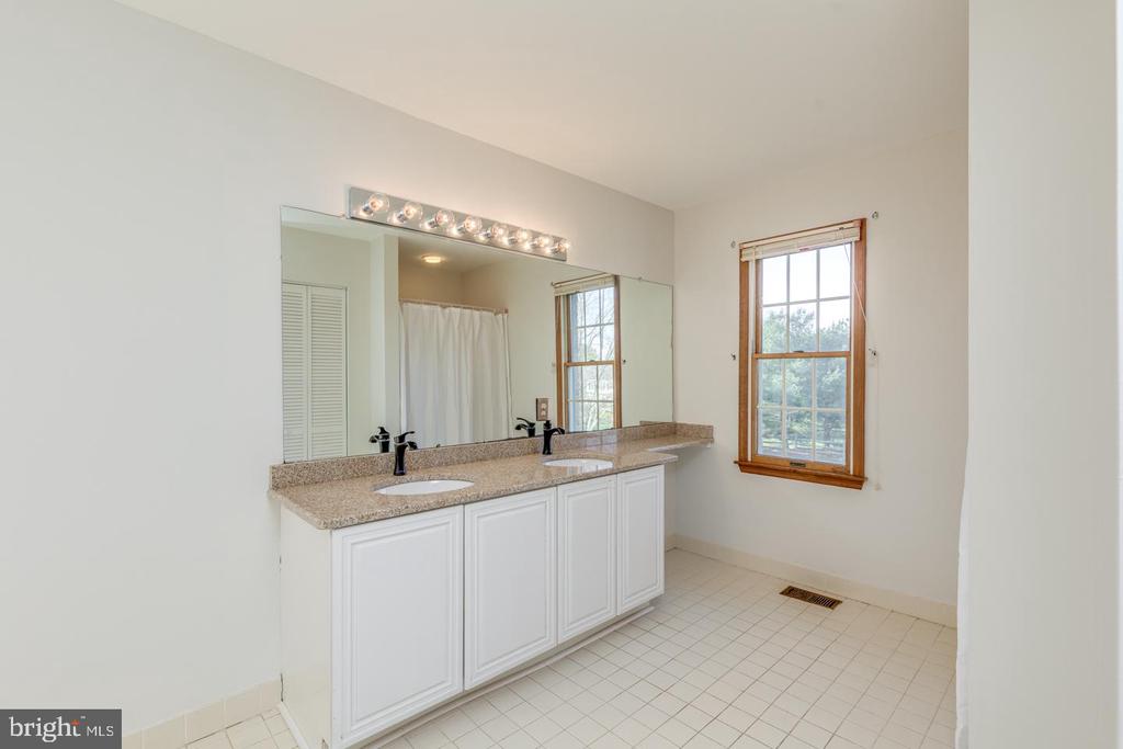 4 MEADOWVIEW DRIVE