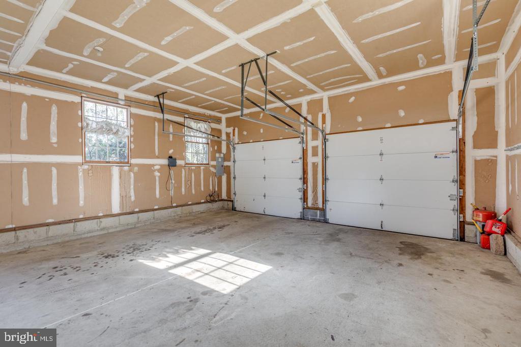 4 MEADOWVIEW DRIVE