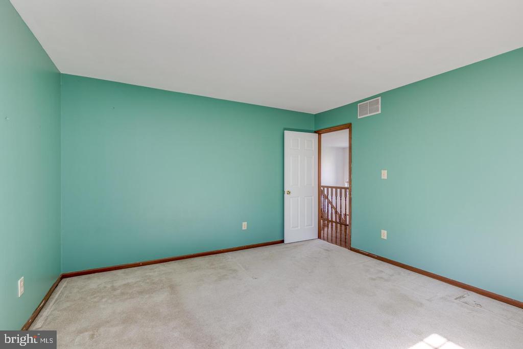4 MEADOWVIEW DRIVE