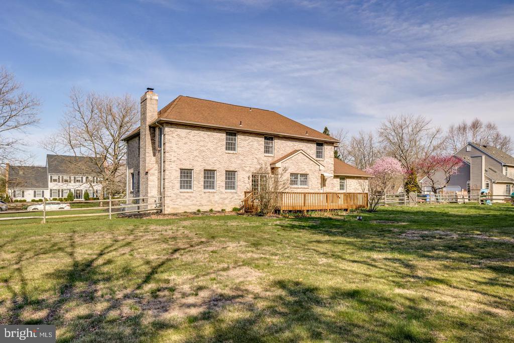 4 MEADOWVIEW DRIVE