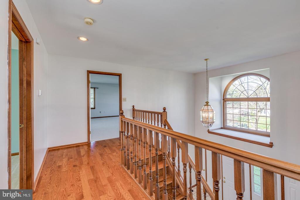 4 MEADOWVIEW DRIVE